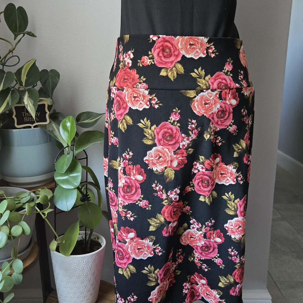 LuLaRoe Cassie Pencil Skirt – Vintage Roses Unicorn Print – Size L